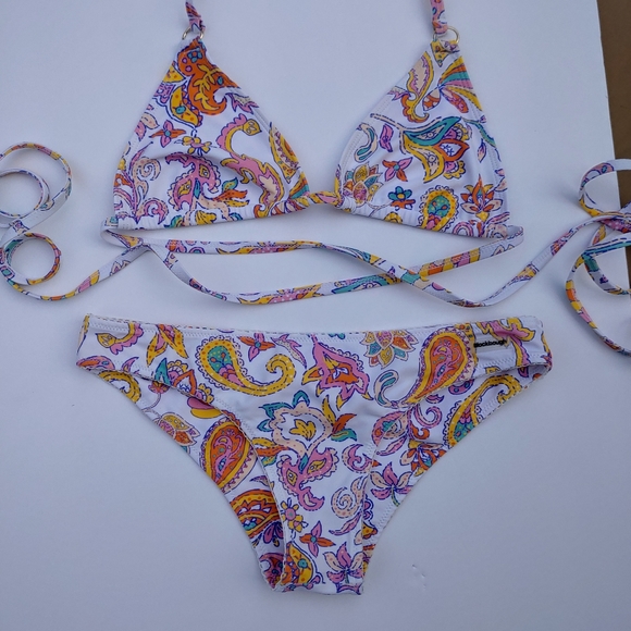 Blackbough Rio Paisley Swimsuit Set Chloe Wrap Bikini & Moderate Bottoms Medium - Picture 6 of 16